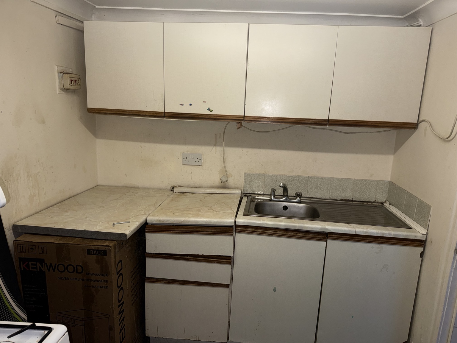 Edge Street, St Helens — kitchen worktops before refurbishment